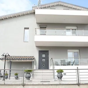 Casa Domenica , Σταυρός Ελλάδα